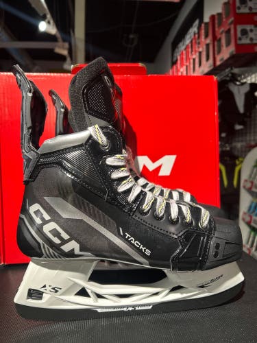 CCM Tacks Vector Plus (SMU) Hockey Skates Regular Width Size 8 (New)