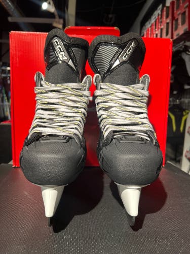 CCM Tacks Vector Plus (SMU) Hockey Skates Regular Width Size 9 (New)