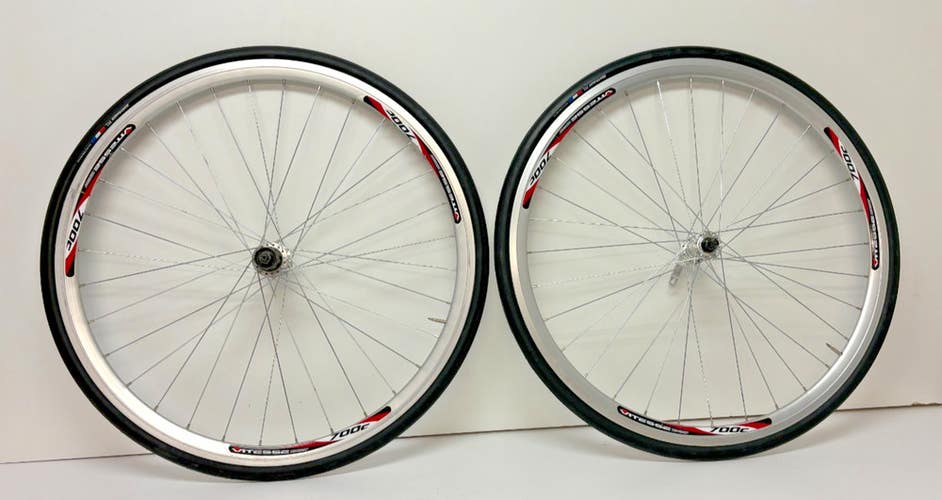 Vitesse 32-Spoke Silver Aluminum 700C Wheelset Joytech Hubs Bontrager R1 Tires