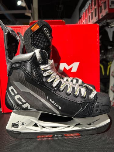 CCM Tacks Vector Premier (SMU) Hockey Skates Regular Width Size 10 (New)