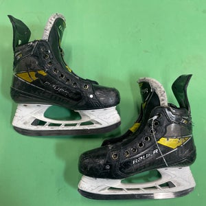 Intermediate Bauer Supreme 3S Pro Hockey Skates Size 4 Fit 3  (Used)