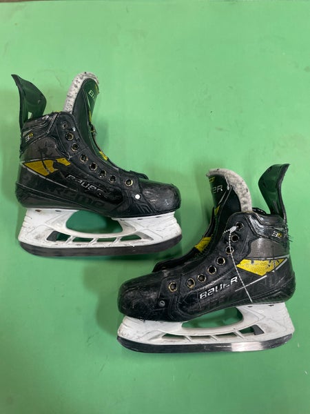 Intermediate Bauer Supreme 3S Pro Hockey Skates Size 4 Fit 3  (Used)