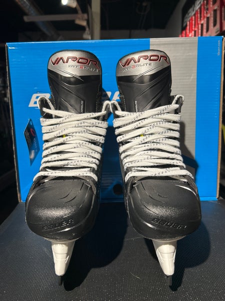 Bauer Vapor Hyperlite 2 Hockey Skates Regular Width Size 6 (New)