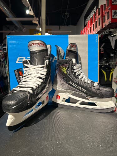 Bauer Vapor Hyperlite 2 Hockey Skates Regular Width Size 9.5 (New)