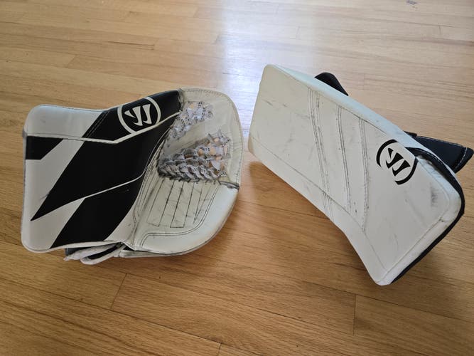 Junior Warrior Ritual G7 Glove (easy closure) and G4 Blocker Floating T Relaced Pocket