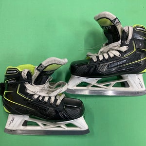 Junior Bauer GSX Hockey Goalie Skates Regular Width Size 2 (Used)