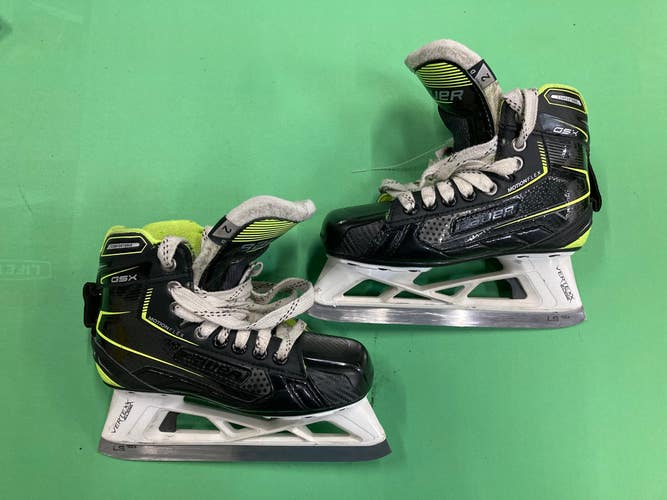 Junior Bauer GSX Hockey Goalie Skates Regular Width Size 2 (Used)