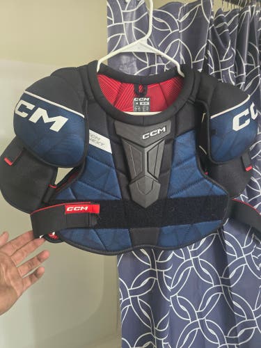 Medium Senior CCM Shoulder Pads (Used)