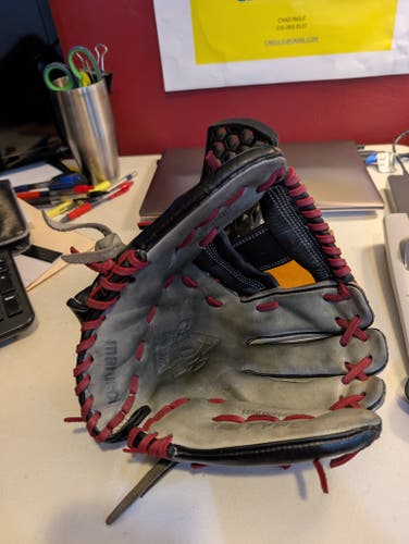 Infield RH Marucci CD1150Y Baseball Glove 11.5" (Used)