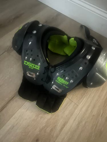 XS Youth Schutt DS Flex Shoulder Pads (Used)