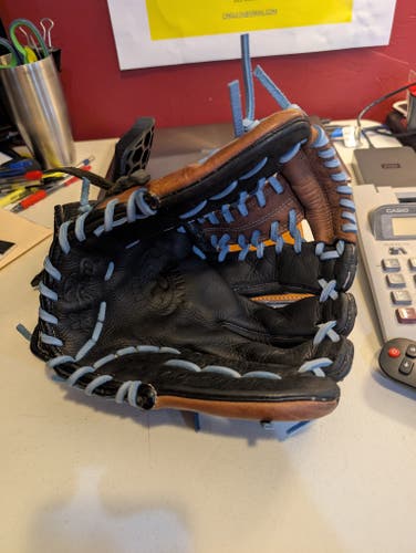 Infield RH Rawlings D1175BDB Baseball Glove 11.75" (Used)