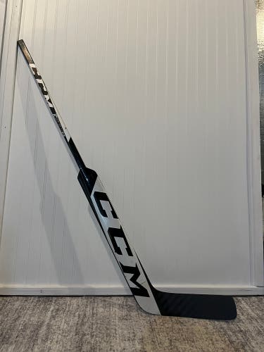 Intermediate CCM Extreme flex 5.9 Regular Goalie Stick 23" Paddle  (Used)