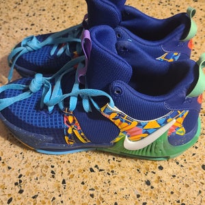 Kid's 5.5Y (Big Kids / Youth) Nike Shoes (Used)