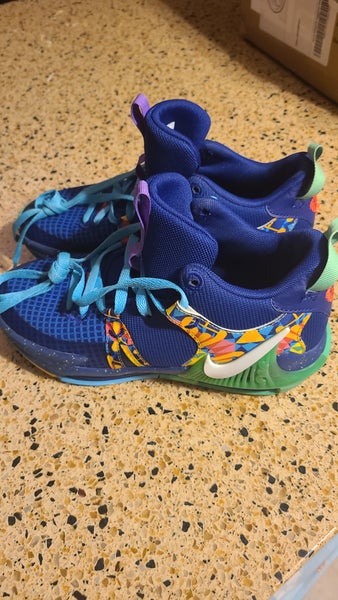 Kid's 5.5Y (Big Kids / Youth) Nike Shoes (Used)