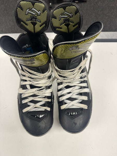 True Catalyst Pro Hockey Skates 9 (Used)