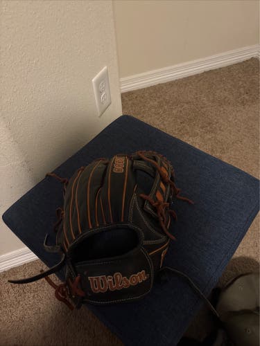 Wilson RH Infield A2000 Baseball Glove 11.5" (Used)