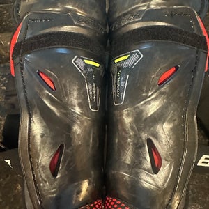 Intermediate Bauer Vapor Hyperlite 13" Shin Pads (Used)