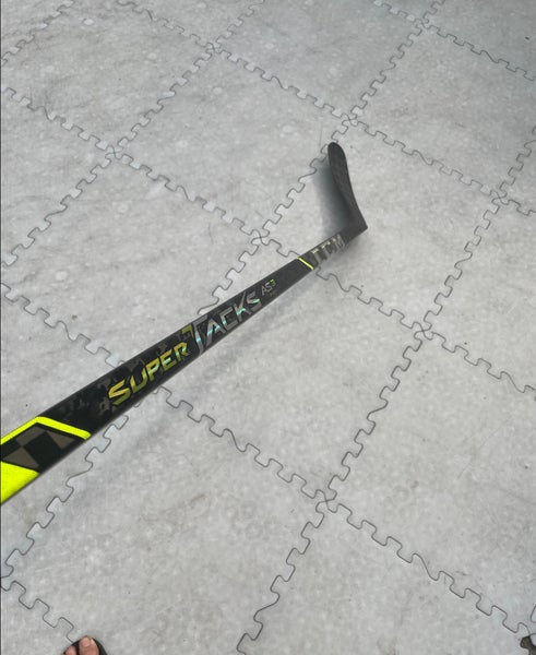 Intermediate CCM Super Tacks AS3 Pro Left Hand Hockey Stick P28 Pro Stock (New)