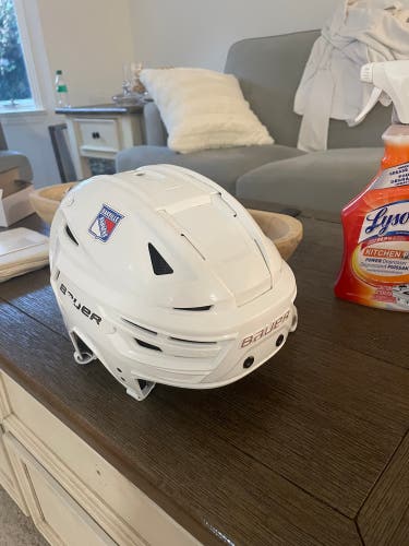 Medium Bauer Re-Akt 150 Helmet  (Used)