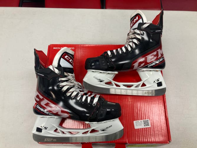 NEW Senior CCM JetSpeed FT4 Hockey Skates Size 7.5