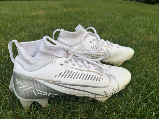 Men's Size M 7.0 (W 8.0) Nike Mid Top Molded Cleats (Used)