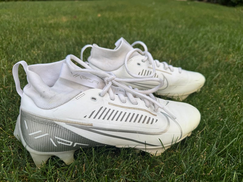 Men's Size M 7.0 (W 8.0) Nike Mid Top Molded Cleats (Used)