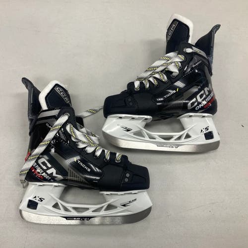 NEW Junior CCM Tacks Classic Hockey Skates Size 2
