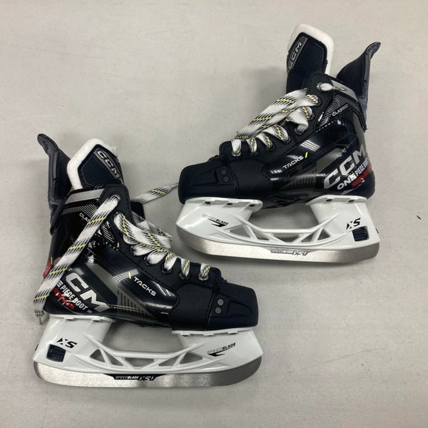 NEW Junior CCM Tacks Classic Hockey Skates Size 2