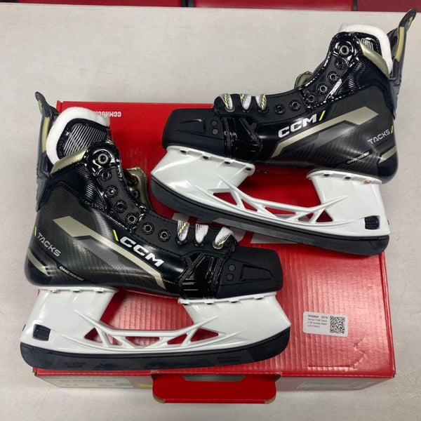 NEW Senior CCM Classic SE Hockey Skates Size 8.5