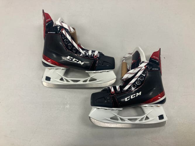 NEW Intermediate CCM JetSpeed XTra Hockey Skates Size 5