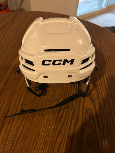 Medium CCM Tacks 910 White Hockey Helmet