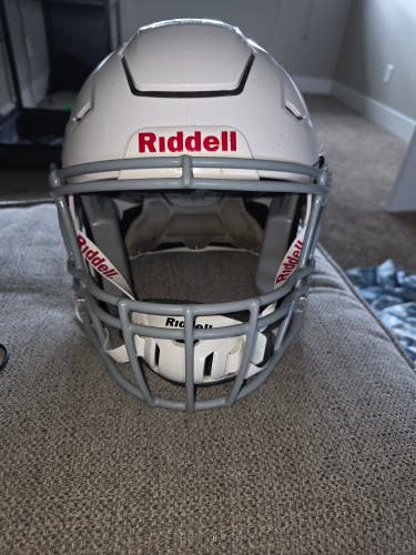 Large Youth Riddell SpeedFlex Helmet (Used)