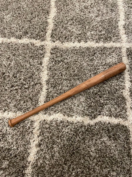 Rare Jackie Robinson Louisville Slugger 32 in bat (no cracks)