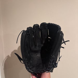 Wilson LH Pitcher's A2000 Baseball Glove 11.75" (New)