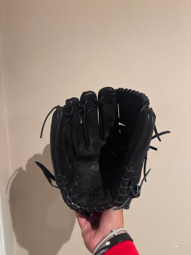 Wilson LH Pitcher's A2000 Baseball Glove 11.75" (New)