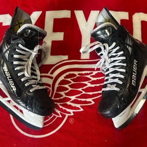 NHL Pro Stock Red Wings Black Bauer Vapor Hyperlite 2 Hockey Skates 9 D MIC