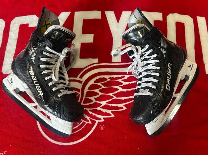 NHL Pro Stock Red Wings Black Bauer Vapor Hyperlite 2 Hockey Skates 9 D MIC
