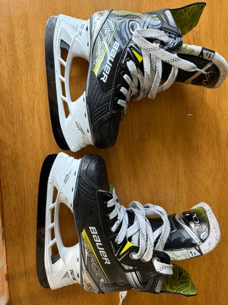 Bauer hockey skates