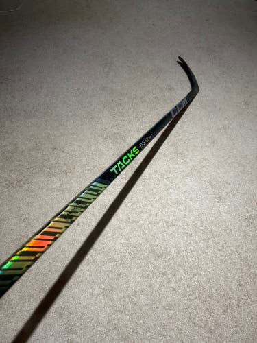 Senior CCM Tacks AS-VI Pro Right Handed Hockey Stick P28 (New)