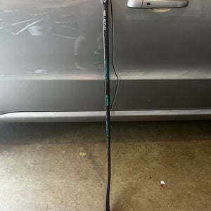 Youth Bauer Twitch Right Handed Hockey Stick P28 (Used)