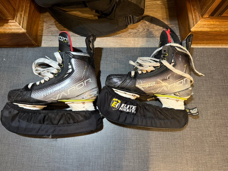 Bauer Vapor Hyperlite Hockey Skates   Size 4.5 (Used)