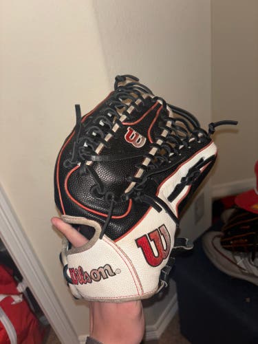 Wilson RH Outfield A2000 Baseball Glove 12.75" (Used)
