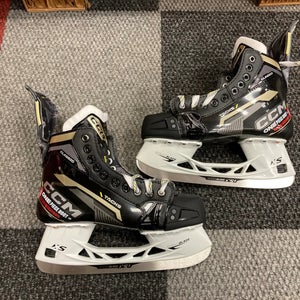 NEW Senior CCM Classic Hockey Skates Size 7
