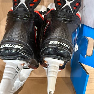 2022 Bauer Vapor 3X Pro Hockey Skates Regular Width Size 1.5 (Used)
