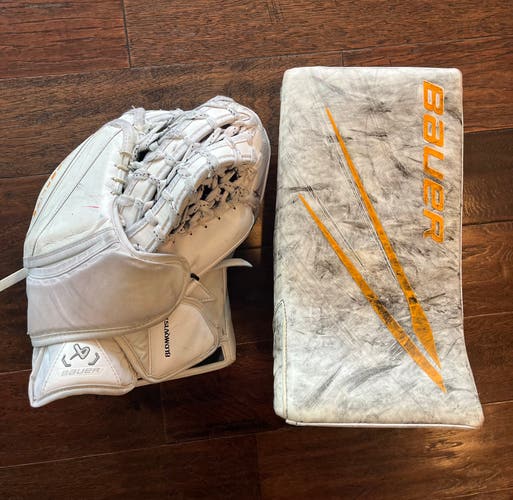 Bauer vapor Hyperlite 2 goalie blocker and glove
