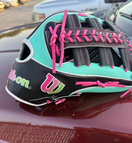 2025 Wilson RH Outfield A2000 Baseball Glove 12.75" (New)