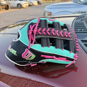 2025 Wilson RH Outfield A2000 Baseball Glove 12.75" (New)