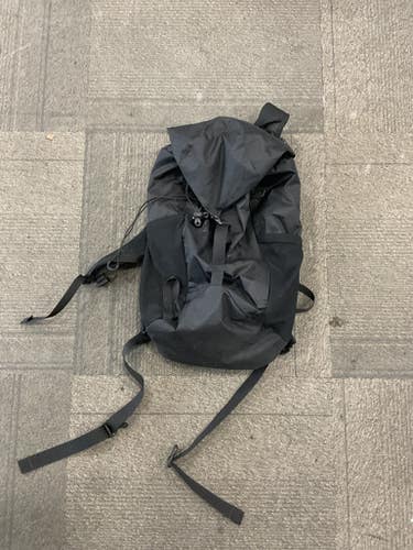 Used REI FLASH 22 PACK Backpack Black 11614-S000218826