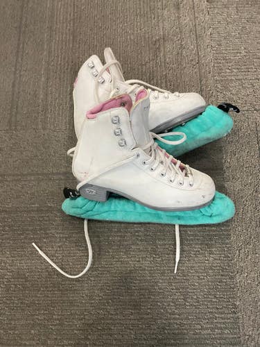 Used Riedell PEARL Intermediate Hockey Skate White Intermediate 3.5 11614-S000218796