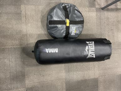 Used Everlast MMA 70LB BAG Boxing Heavy Bag Black 70 lb 11614-S000218791